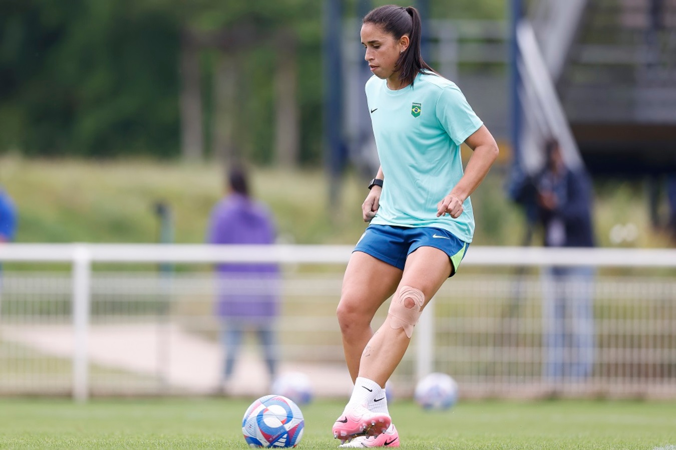 Futebol feminino: baiana Rafaelle conciliou carreira no futebol com curso de engenharia