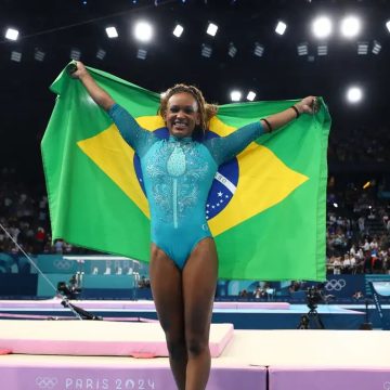 Rebeca Andrade é celebrada por lendas do esporte brasileiro