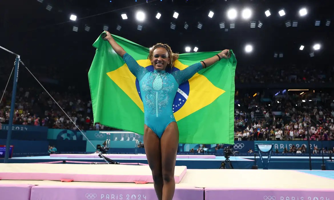 Rebeca Andrade é celebrada por lendas do esporte brasileiro