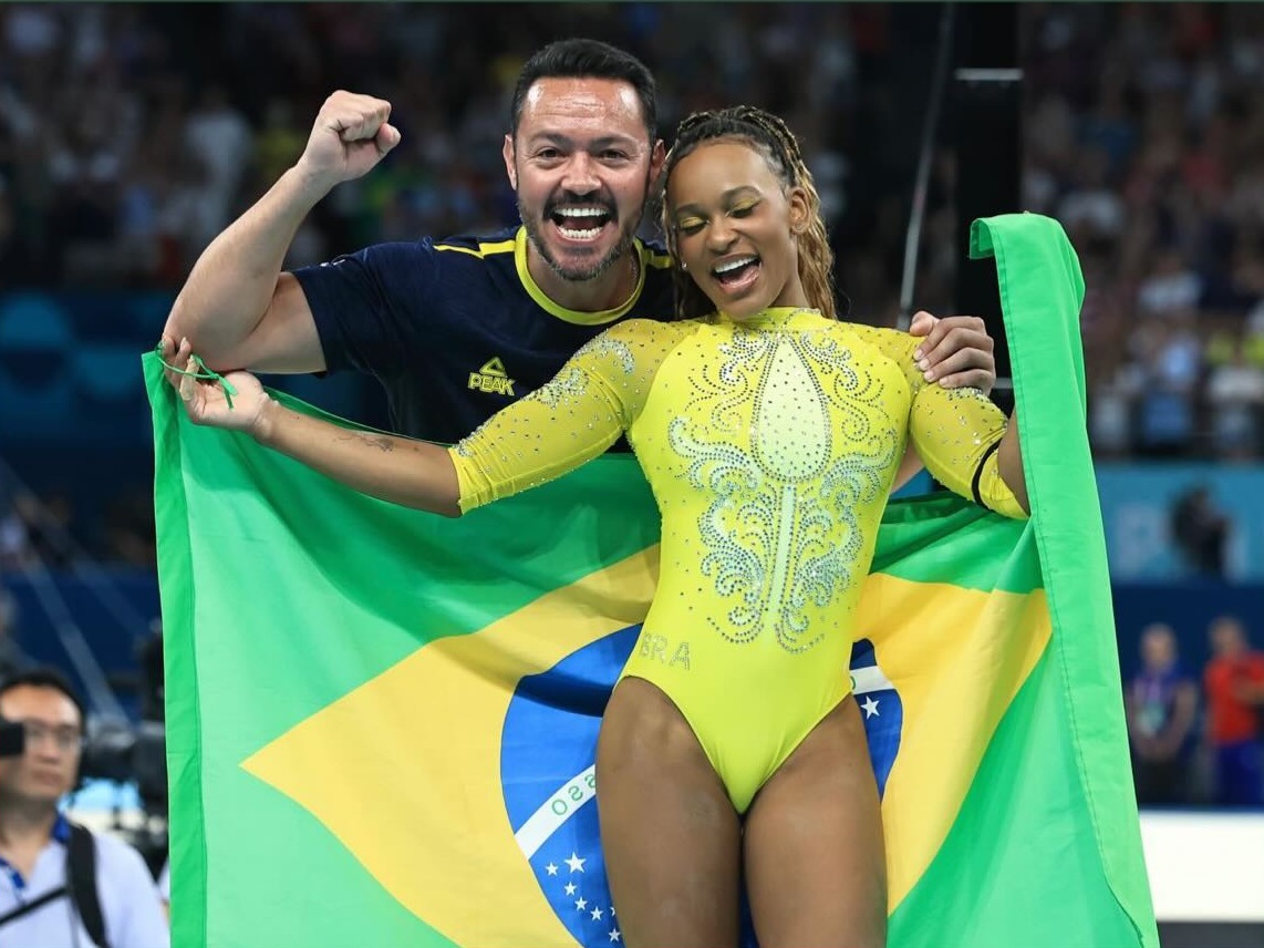 No Dia dos Pais, Rebeca Andrade faz homenagem ao técnico e à mãe