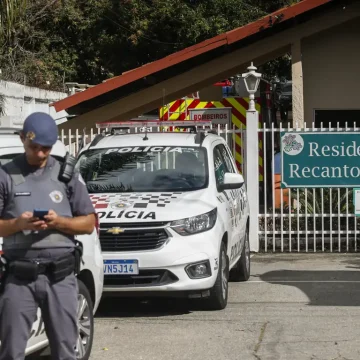 Não há previsão para fim de trabalho de buscas em área onde caiu avião, dizem autoridades