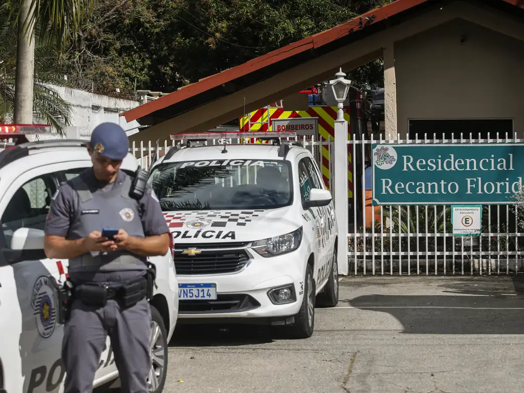 Não há previsão para fim de trabalho de buscas em área onde caiu avião, dizem autoridades