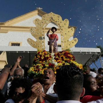 Protetor contra doenças e pragas, São Roque recebe homenagens de devotos em Salvador