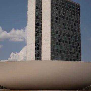 Senado aprova projeto que flexibiliza licenciamento ambiental; texto volta à Câmara