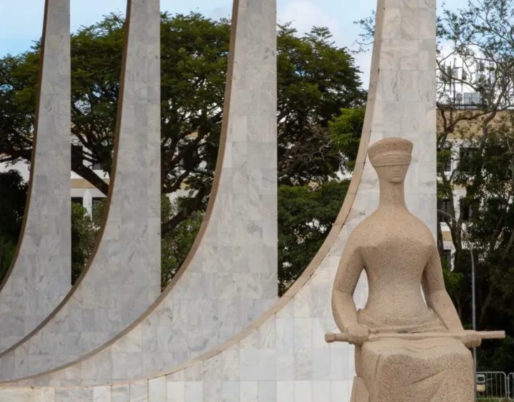 STF julga equiparação de licenças para mães biológicas e adotivas