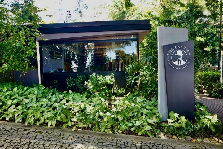 The Latvian anuncia expansão com lounge externo e novo cardápio durante evento na Bahia Marina