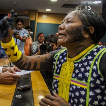 Tuíre Kayapó, ícone da defesa dos direitos indígenas, morre aos 54 anos