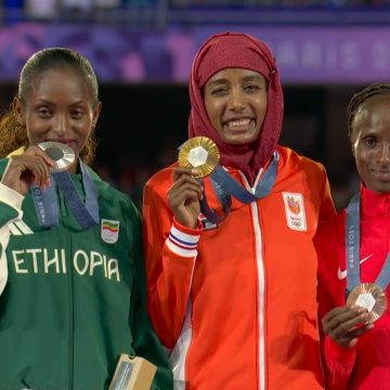 Último pódio de Paris entrega medalhas para vencedoras da maratona feminina