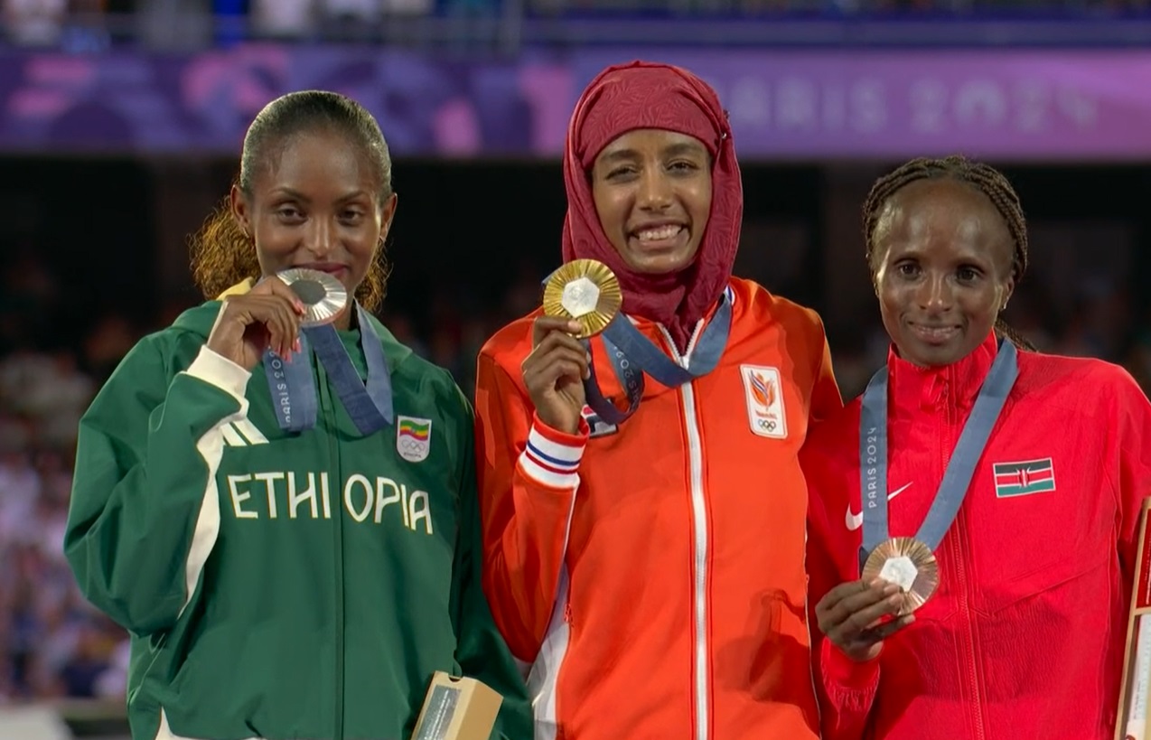 Último pódio de Paris entrega medalhas para vencedoras da maratona feminina