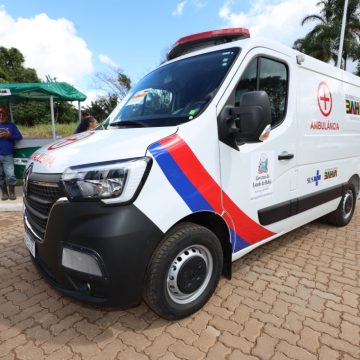 Homem finge passar mal e usa ambulância como carona para ir ao bar