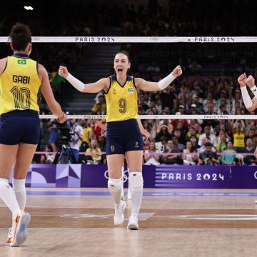 Brasil conquista medalha de bronze no vôlei feminino em Paris