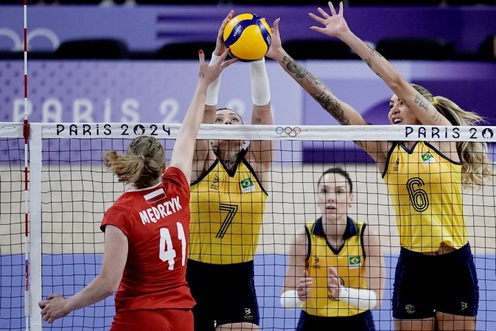 Vôlei: Brasil vence a Polônia e vai para as quartas de final em Paris