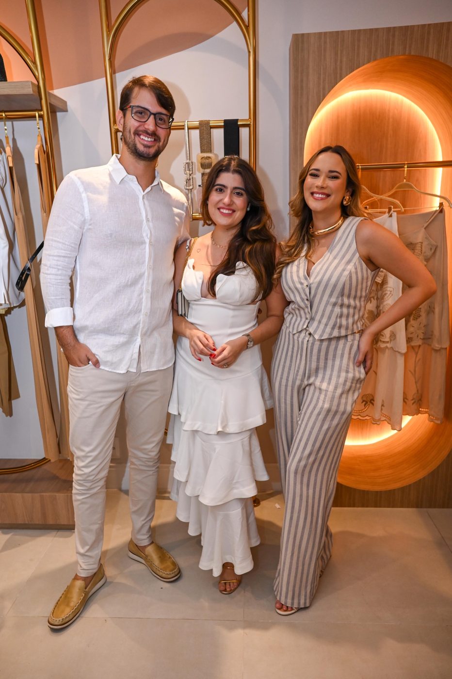 Caio Curvello, Marcela Barbosa e Júlia de Moraes