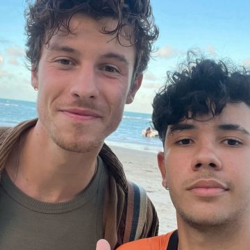 Shawn Mendes vai à praia na Bahia após Rock in Rio 2024