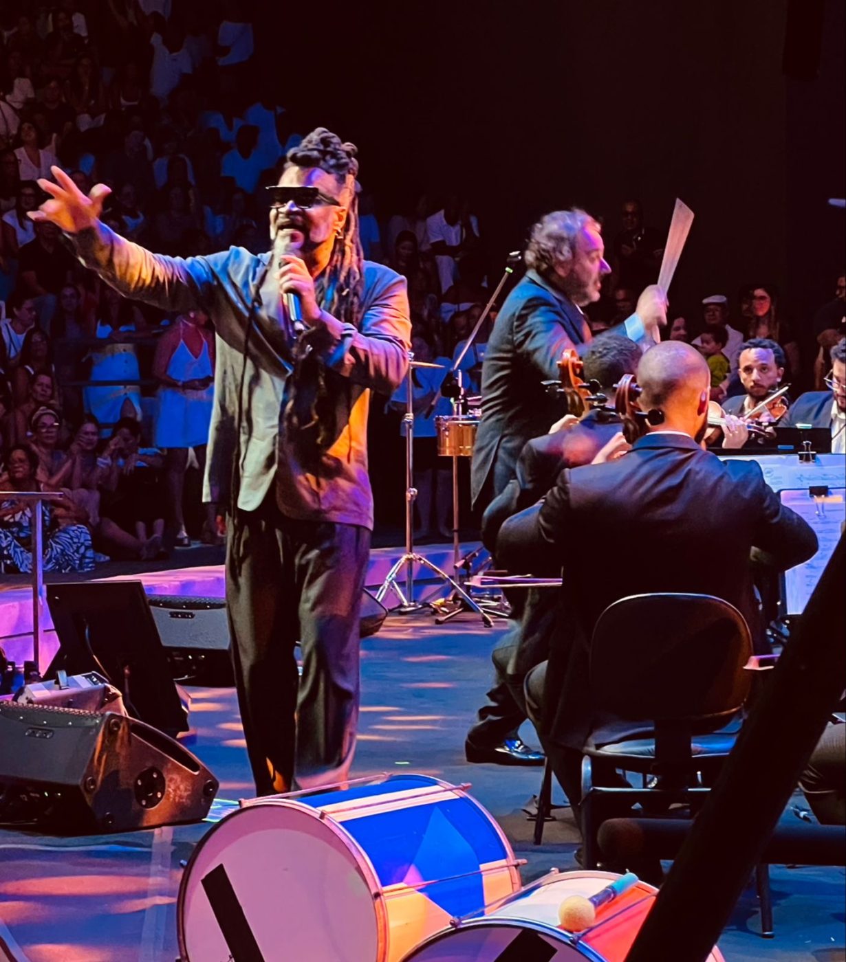 Carlinhos Brown e Orquestra Ouro Preto encantam Salvador em show grandioso na Concha Acústica