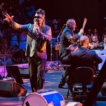 Carlinhos Brown e Orquestra Ouro Preto encantam Salvador em show grandioso na Concha Acústica