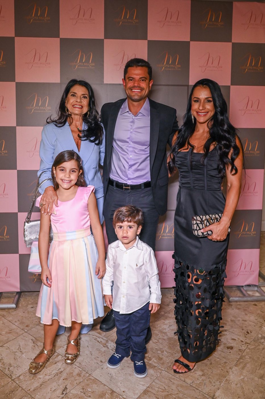 Cristina Novaes, Lucas Casais, Vanessa Suzart, Sophia e Enrico Casais