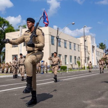 851 policiais militares ensaiam para desfile cívico do 7 de Setembro em Salvador