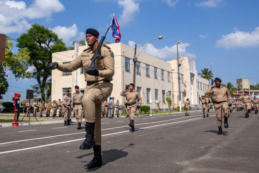 851 policiais militares ensaiam para desfile cívico do 7 de Setembro em Salvador