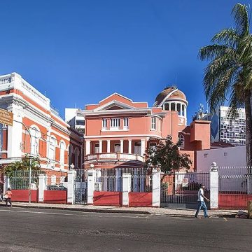 Mesmo sem apoio, IGHB mantém acervo com peças históricas da Bahia