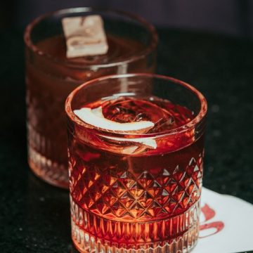 Premiado speakeasy baiano oferece drinks exclusivos inspirados em um dos grandes clássicos da alta coquetelaria