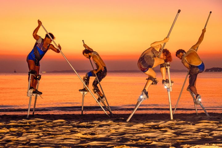 Farol da Barra recebe performance ‘Ex-passo’, que une dança e arte circense; saiba quando
