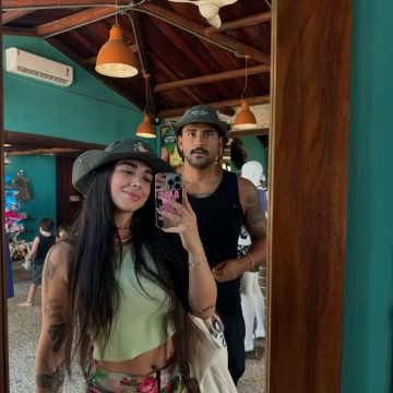 Ex-BBB Giovanna Lima curte viagem a Salvador com Lucas Pizane e adota time do namorado