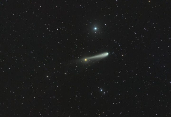 ‘Cometa do Século’ pode ser visto em todo o Brasil nesta sexta-feira (27)
