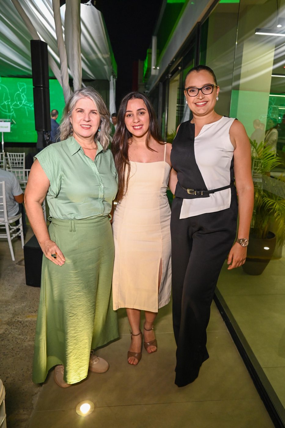 Terezinha Grassmann, Kristianne Perez e Mirelly Lopes da Costa