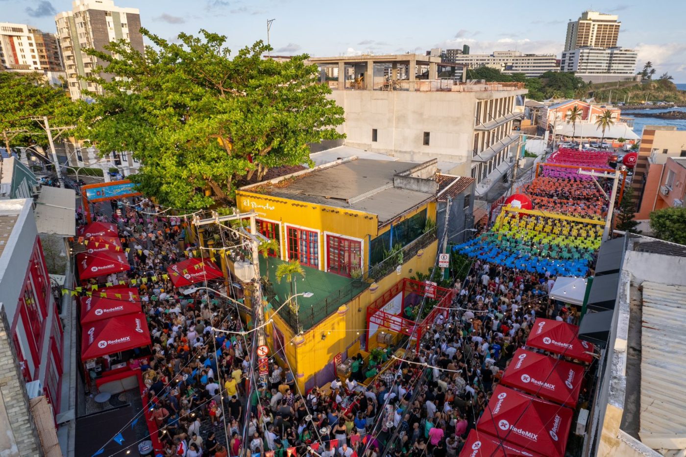 Festa de San Gennaro transforma rua no Rio Vermelho em corredor de cultura italiana. Veja fotos