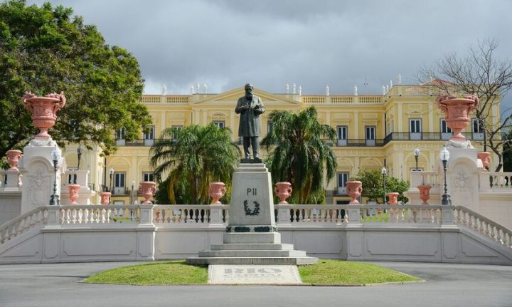 Seis anos após incêndio, Museu Nacional arrecada doações para ser reconstruído
