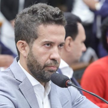 Polícia Federal indicia André Janones por suspeita de ‘rachadinha’ em gabinete