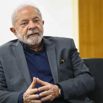 “Alguém que pratica assédio não vai ficar no governo”, diz Lula sobre denúncias contra Silvio Almeida