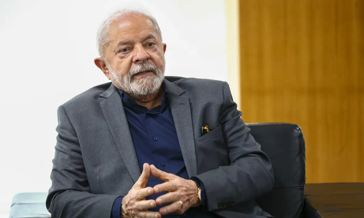 “Alguém que pratica assédio não vai ficar no governo”, diz Lula sobre denúncias contra Silvio Almeida