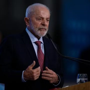 Presidente Lula reúne ministros para debater combate a queimadas