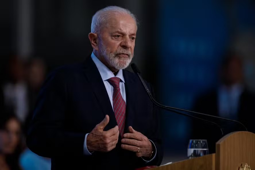 Presidente Lula reúne ministros para debater combate a queimadas