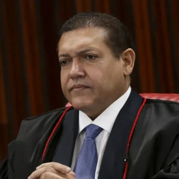 Nunes Marques pede parecer da AGU e PGR sobre suspensão do X