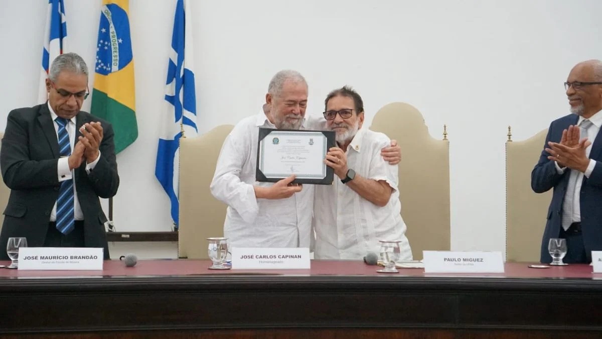 José Carlos Capinan recebe título de Doutor Honoris Causa da Ufba