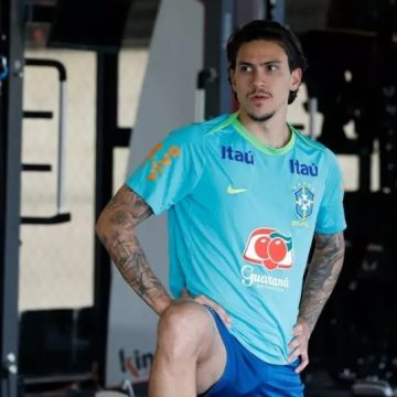 Pedro rompe ligamento do joelho em treino da Seleção e está fora da temporada