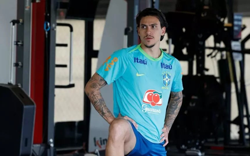 Pedro rompe ligamento do joelho em treino da Seleção e está fora da temporada