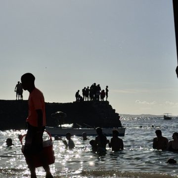 Porto da Barra, Itapuã e Bonfim: saiba quais praias estão impróprias para banho em Salvador