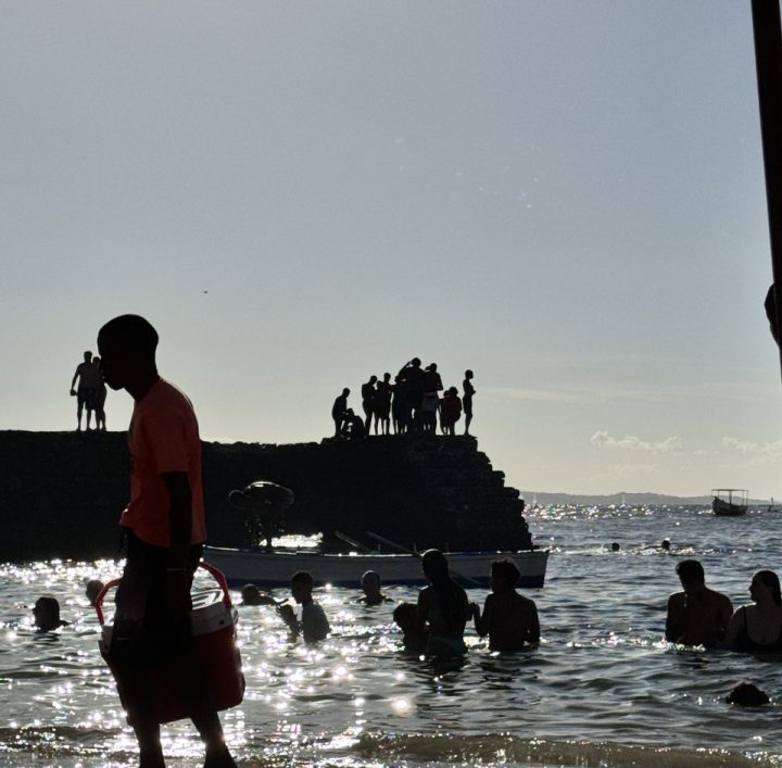 Porto da Barra, Itapuã e Bonfim: saiba quais praias estão impróprias para banho em Salvador