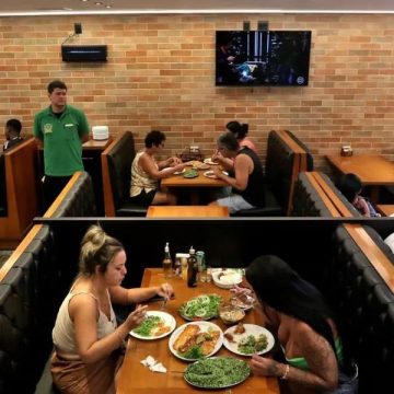 Gastos em ‘bets’ fazem classe B comer menos fora de casa, diz instituto