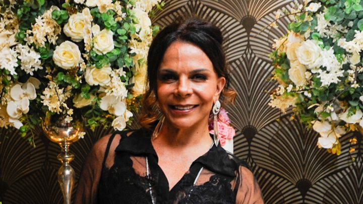 Sula Miranda, irmã de Gretchen, tem celular roubado enquanto tirava foto em SP