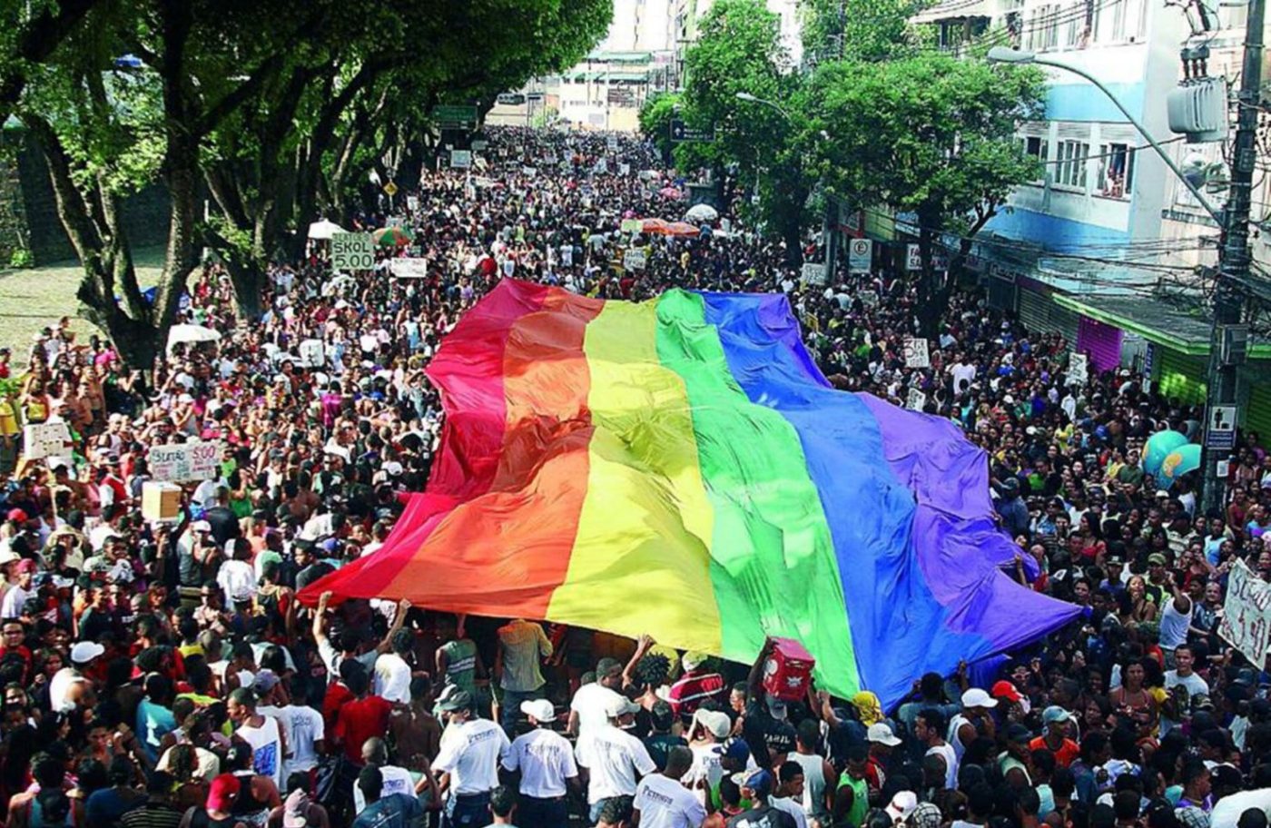 Salvador recebe 21º Orgulho LGBT+ Bahia no circuito Barra/Ondina neste domingo (8); confira programação