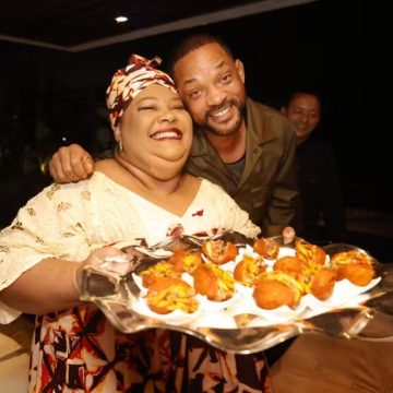 Chef de Recife faz acarajé para Will Smith em jantar com famosos no Rio