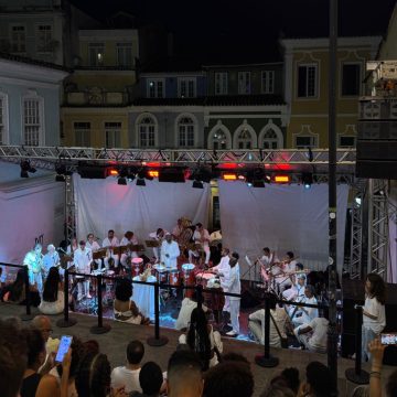 Orkestra Rumpilezz celebra Letieres Leite com apresentação emocionante no Centro Histórico de Salvador