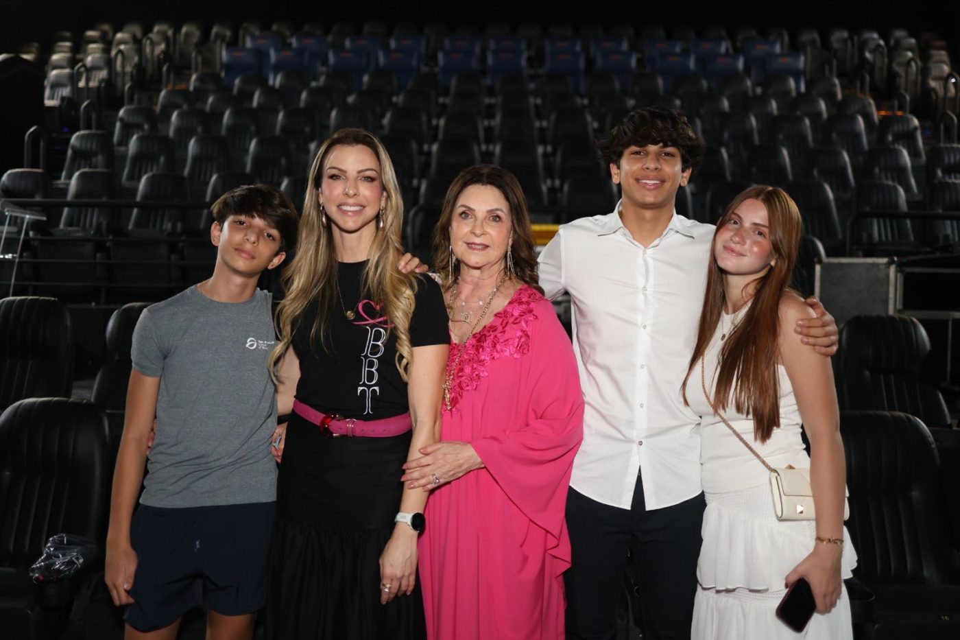 Miguel Abud, Fabiana, Tânia Gordilho, Lucas Abud e Nina Garboggini