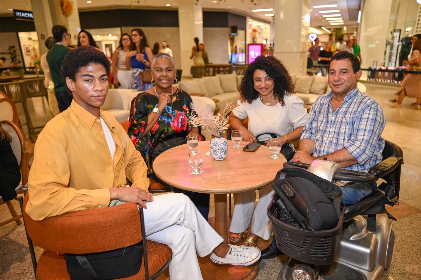 Michel Caires, Marília Ferreira, Mônica Mota e Cássio Santos