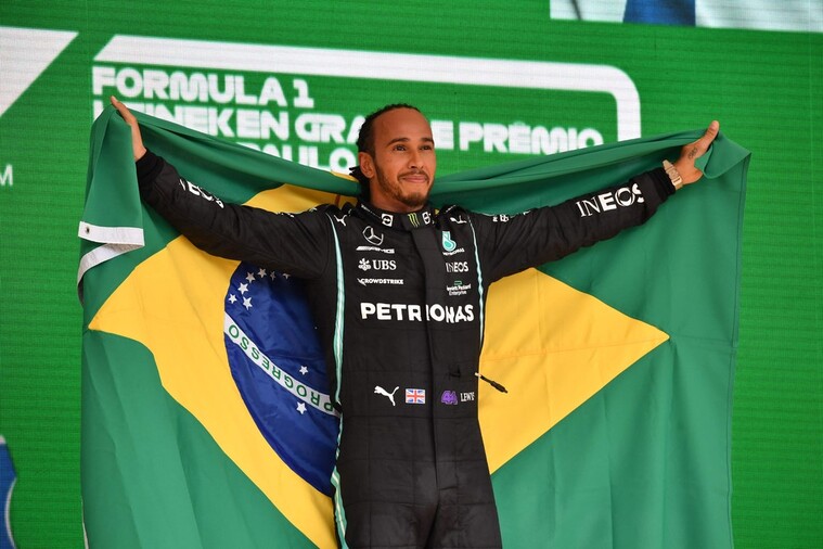 Lewis Hamilton revela emoção ao ser escolhido para pilotar carro de Ayrton Senna no GP de São Paulo: ‘Nunca pensei que poderia’